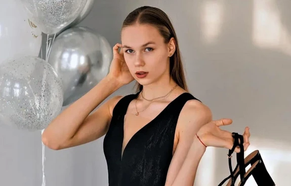 Vẻ đẹp VĐV 17 tuổi gây ấn tượng tại Olympic Tokyo