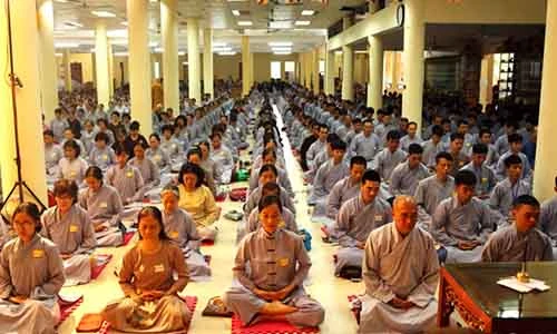 Video: Ngày càng nhiều bạn trẻ rủ nhau lên chùa "đi tu", vì sao?