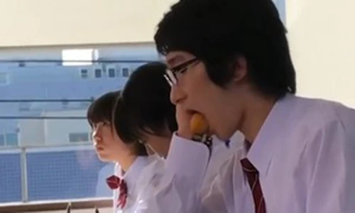 Video: Cách học sinh Nhật Bản ăn vụng trong thời đại 4.0