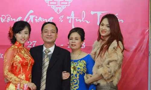 Chân dung chị gái của tân Hoa hậu Chuyển giới Hương Giang