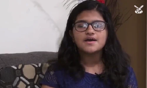 Video: Bé gái 12 tuổi có thể hát 80 thứ tiếng