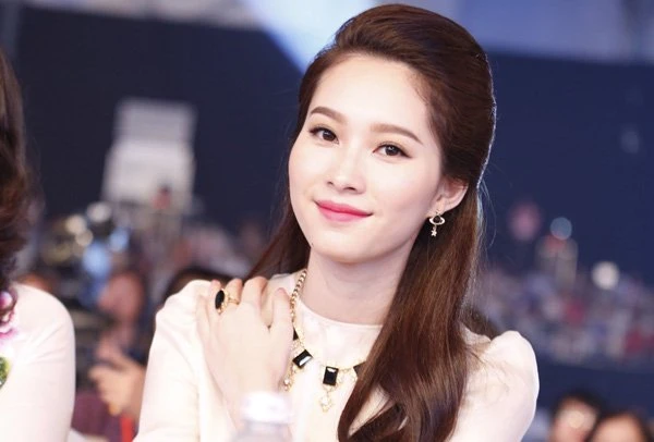 Trang điểm sương sương, Đặng Thu Thảo gây bão với nhan sắc 'lão hóa ngược'