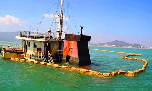 Giải cứu “nghĩa địa” tàu chìm giữa vịnh Quy Nhơn