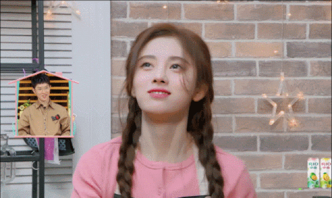 Bên cạnh việc nói dối, Cúc Tịnh Y còn gây tranh cãi vì những biểu cảm bị đánh giá là "làm màu", diễn xuất khi tham gia show truyền hình thực tế.