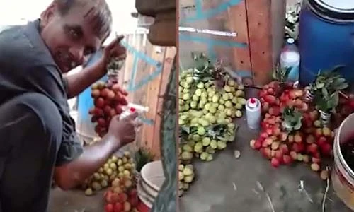 Video: Choáng váng bắt gặp người bán hàng phun sơn lên chùm nho