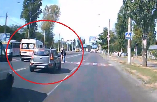 Video: Những pha thoát chết khó tin khi tham gia giao thông