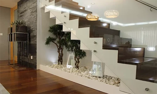 Ý tưởng trang trí không gian bên dưới cầu thang giúp nhà thêm sang