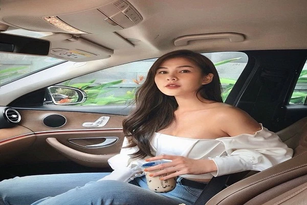 Nhan sắc nóng bỏng của nữ MC VTV tậu nhà sang, xe bạc tỷ