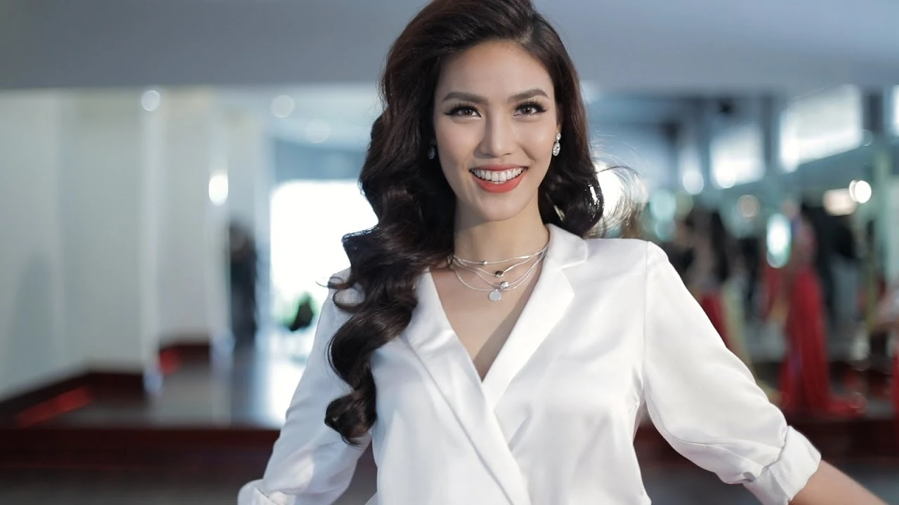 Lan Khuê mang bầu vẫn gợi cảm, sống xa hoa như bà hoàng