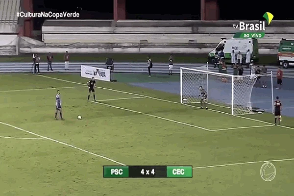 Video: Pha sút penalty "cực dị" khiến thủ môn ức chế và cái kết "có hậu"