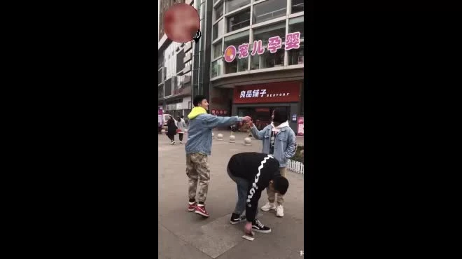 Video: Người yêu là thứ chỉ cần sểnh ra là bị "hốt" ngay