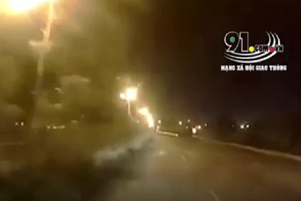 Video: Ngang nhiên "hành tẩu" ngược chiều trên quốc lộ và cái kết