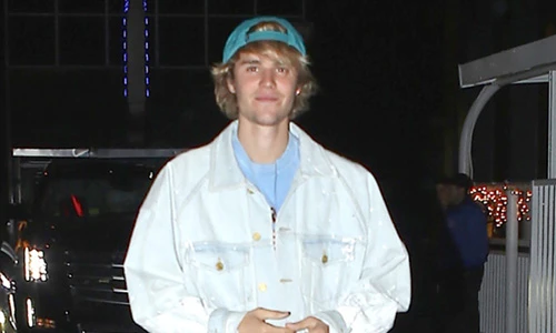 Vừa bị Selena "đá", Justin Bieber đã ngay lập tức vui vẻ bên gái lạ