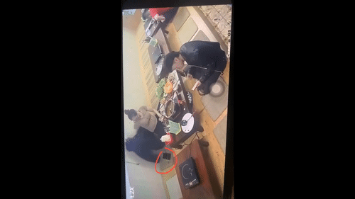 Video: Hot girl nhặt ví của người lạ cực bài bản gây xôn xao