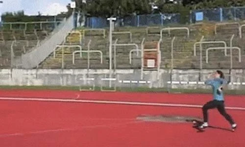 Video: Tình huống "dở khóc dở cười" của người đam mê thể thao