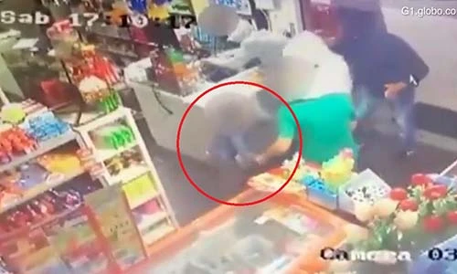 Video: Bé trai 6 tuổi xông vào cứu bố khỏi tên cướp có súng