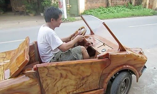 Video: “Siêu xe” Lamborghini bằng gỗ lăn bánh tại Việt Nam