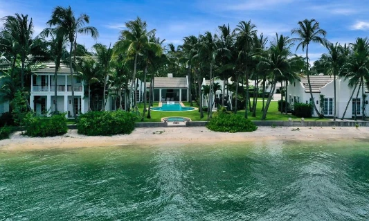 Khám phá biệt thự 35,3 triệu USD của tài tử Rambo