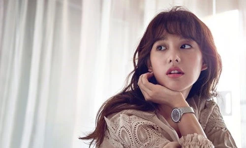 Mỹ nhân "Hậu duệ mặt trời" yêu kiều trong nắng vàng ở Bali