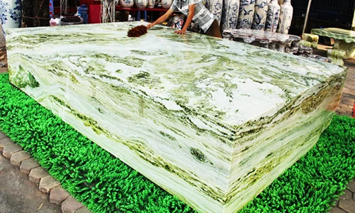 Cận cảnh phiến ngọc nguyên khối bạc tỷ nặng hơn chục tấn, đẹp hiếm có