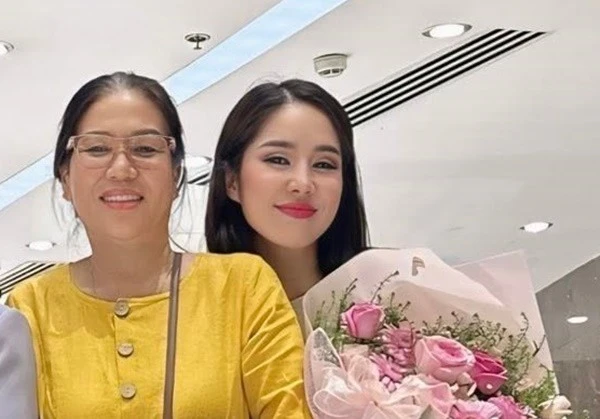 Lê Phương được mẹ chồng hết lòng ủng hộ con đường diễn xuất
