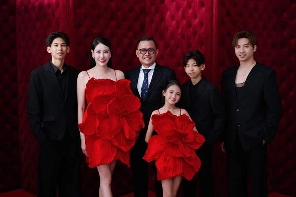 4 người con của Hoa hậu Hà Kiều Anh có cuộc sống ra sao?