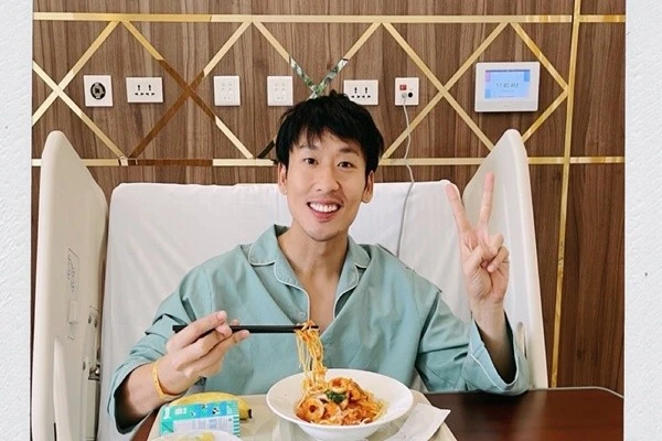 Tuấn Trần hồi phục tích cực sau ca phẫu thuật dây chằng