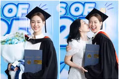 Hoa hậu Bảo Ngọc tình cảm bên mẹ khi nhận bằng tốt nghiệp
