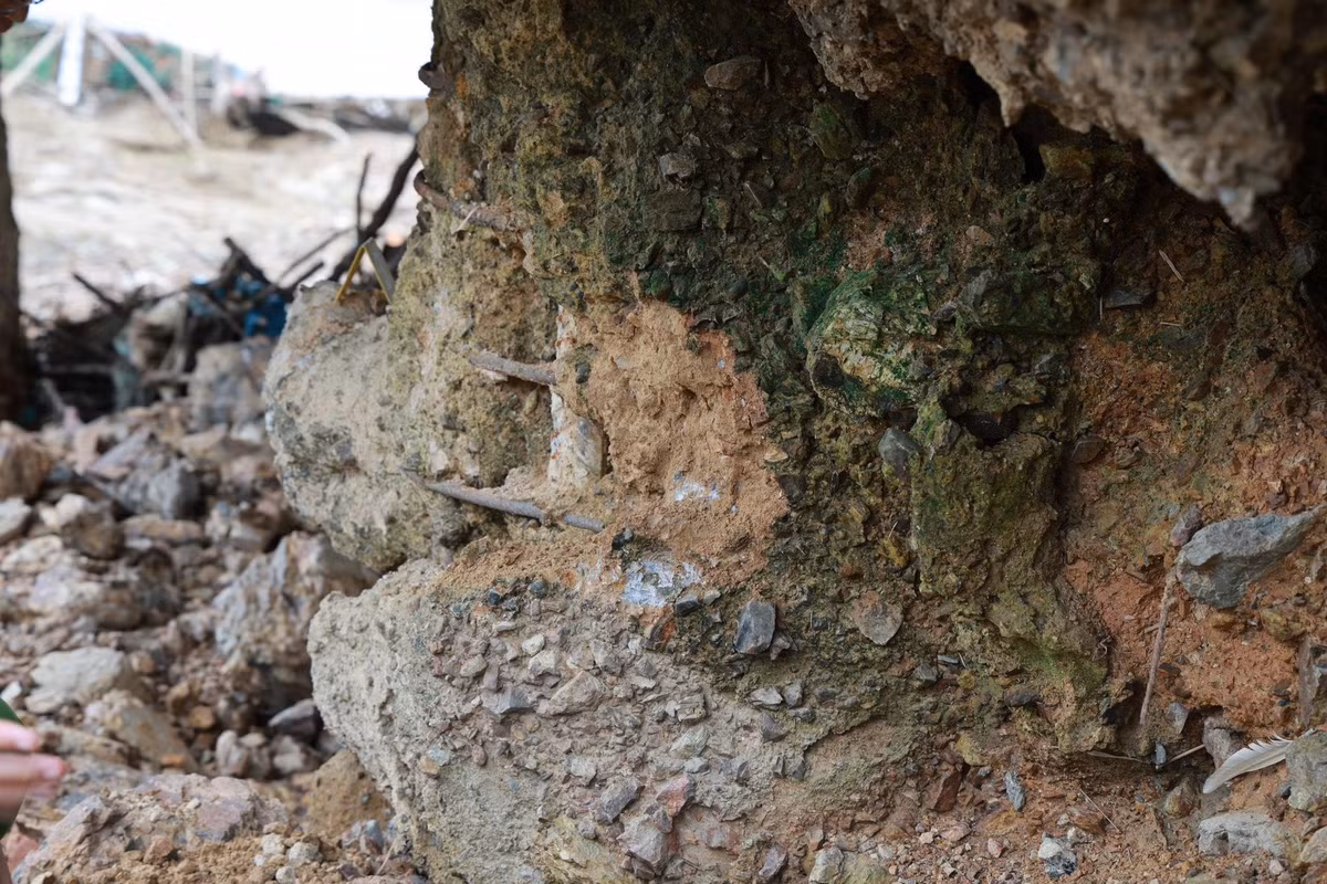 Thiếu tướng Nguyễn Minh Tuấn, Giám đốc Công an tỉnh Phú Thọ chỉ đạo Cơ quan Cảnh sát điều tra kiểm tra thực tế tại hiện trường và tiến hành các biện pháp điều tra, xác minh.