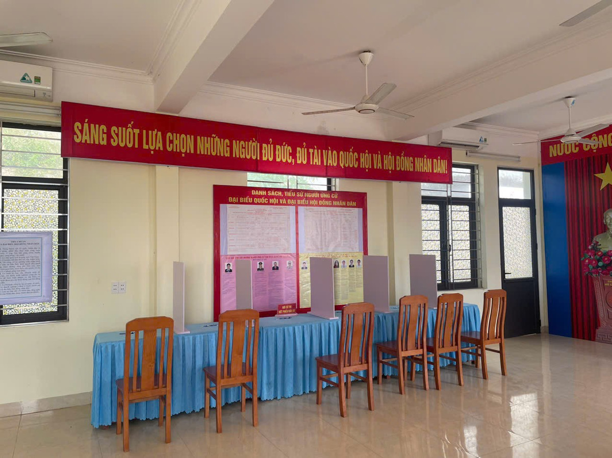 Theo ông Đông, Bạch Long Vĩ là địa phương duy nhất của thành phố tổ chức bầu cử vào ngày 14/3, sớm hơn 1 ngày so với ngày bầu cử chung toàn quốc. Đặc khu Bạch Long Vĩ chỉ bầu 2 cấp là đại biểu Quốc hội và đại biểu HĐND thành phố, không bầu đại biểu HĐND cấp xã, phường như các địa phương khác.