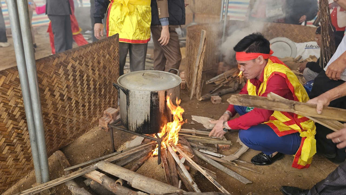 Những chiếc bánh chưng, bánh giầy của các đội đạt thành tích sẽ được Ban tổ chức lễ hội dâng lễ Phật, Thánh và phục vụ lễ rước bánh chưng, bánh giầy, lễ dâng hương tại chùa Côn Sơn, đền Nguyễn Trãi, đền Trần Nguyễn Đán, đền Kiếp Bạc nhằm cầu cho mưa thuận, gió hoà, nhân khang, vật thịnh.