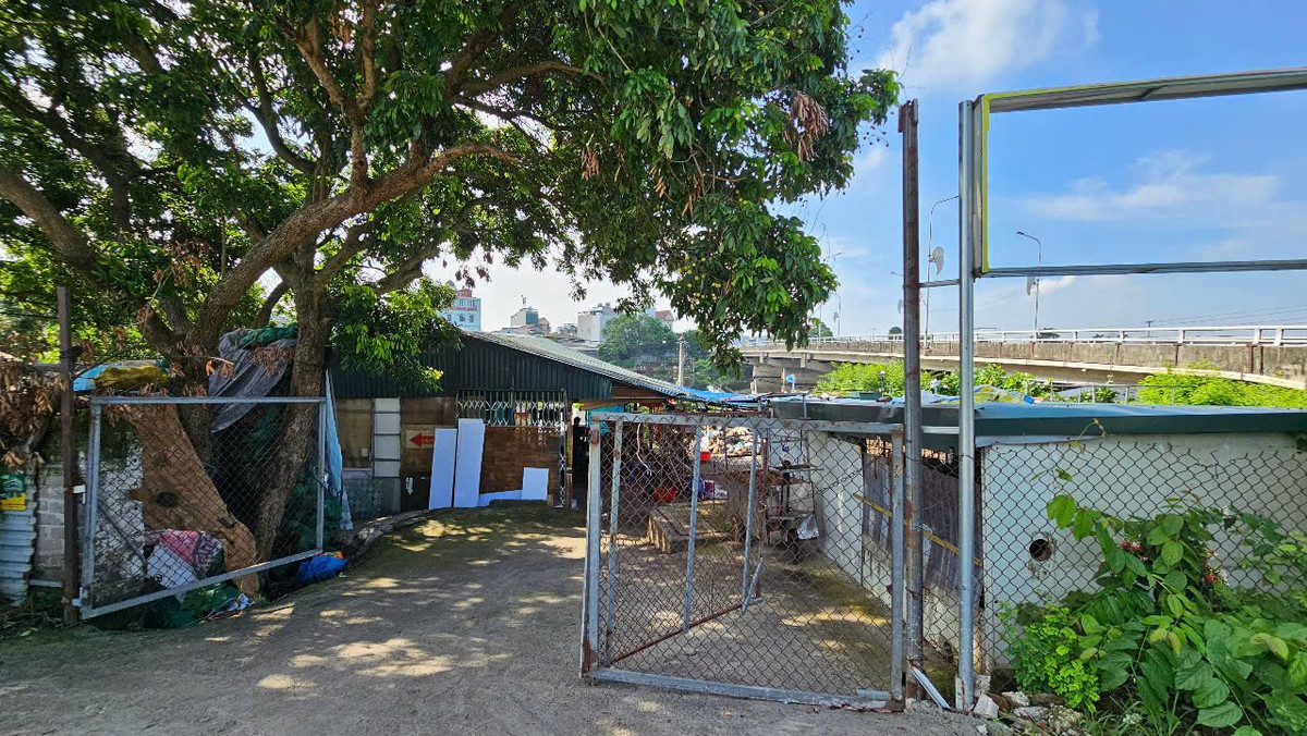 Kh (tên gọi là Ngọc, nạn nhân trong vụ án cùng với Hà Thị L được Thủy tiếp nhận từ tháng 4/2024 để đi bán dâm. Tuy nhiên, do Kh gầy, thấp nên Thủy để làm nhân viên phục vụ tại quán. Hàng ngày, Kh và L trông coi quán và nhà trọ. Trong thời gian làm việc, Kh nhiều lần bị Thủy đánh đập bằng hung khí.