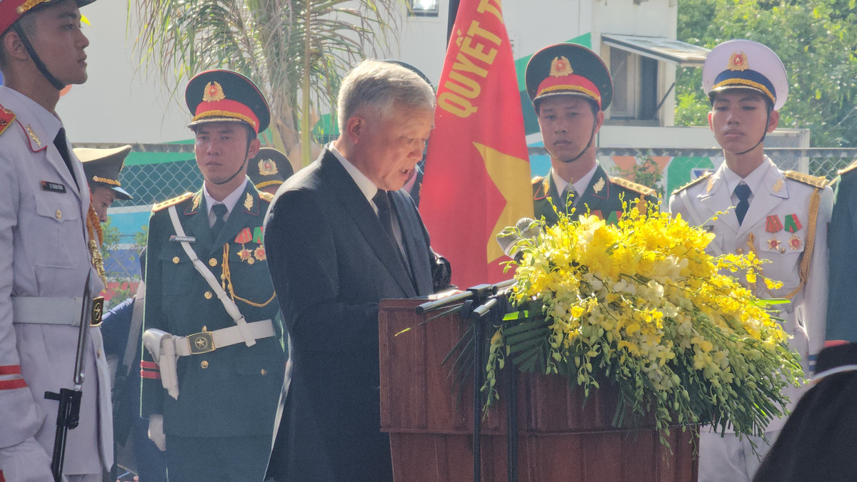 Phó Thủ tướng Thường trực Chính phủ Nguyễn Hòa Bình, Trưởng ban Tổ chức lễ Quốc tang khi phát biểu cảm ơn nêu rõ, những ngày qua, lễ Quốc tang nguyên Chủ tịch nước Trần Đức Lương đã nhận được tình cảm quý trọng, niềm tiếc thương vô hạn của các lãnh đạo Đảng, Nhà nước, MTTQ Việt Nam, của đồng bào, đồng chí và bạn bè quốc tế.