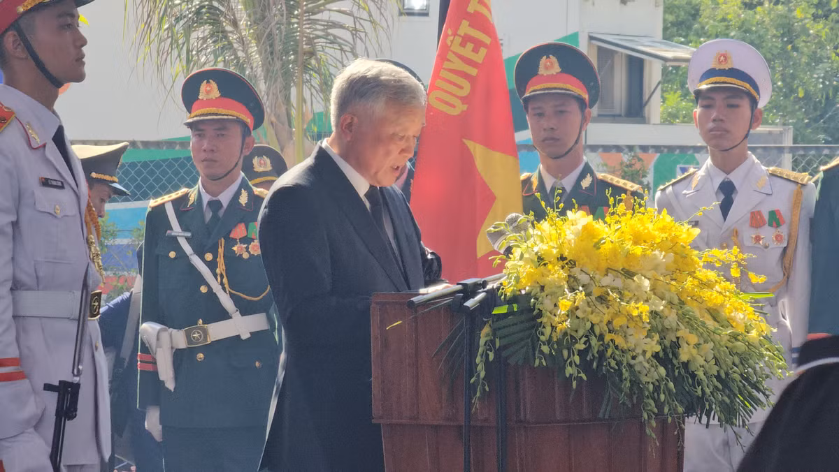 Phó Thủ tướng Thường trực Chính phủ Nguyễn Hòa Bình, Trưởng ban Tổ chức lễ Quốc tang khi phát biểu cảm ơn nêu rõ, những ngày qua, lễ Quốc tang nguyên Chủ tịch nước Trần Đức Lương đã nhận được tình cảm quý trọng, niềm tiếc thương vô hạn của các lãnh đạo Đảng, Nhà nước, MTTQ Việt Nam, của đồng bào, đồng chí và bạn bè quốc tế.