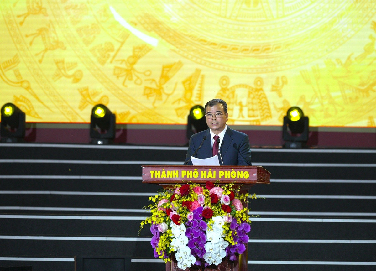 Ông Nguyễn Minh Hùng, Ủy viên Thành ủy, Phó Chủ tịch UBND thành phố Hải Phòng, Trưởng Ban Tổ chức lễ hội đọc diễn văn tưởng niệm và khai hội mùa xuân Côn Sơn - Kiếp Bạc.