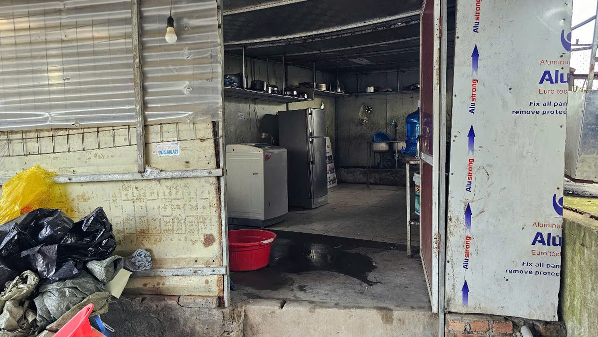 Một gian bếp tại nơi từng là Minh Ngọc quán, nay đã được người khác thuê lại làm nơi mua bán tập kết phế liệu.