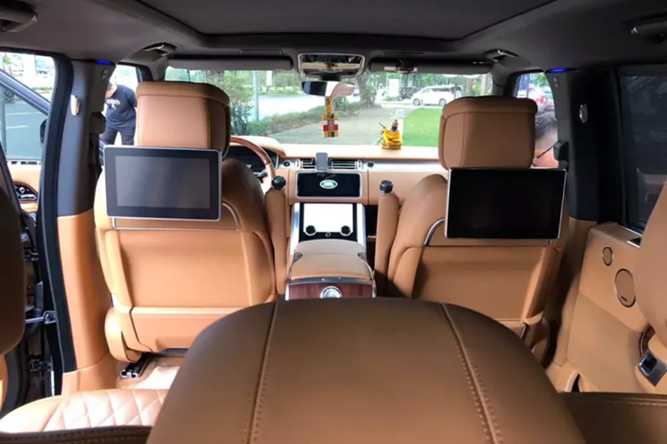 Chiếc Range Rover SVAutobiography mà Minh “Nhựa” đang rao bán