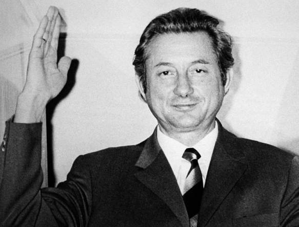 Theo Albrecht Jr là con trai duy nhất còn sống của cha đẻ chuỗi cửa hàng tạp hóa ở Đức và nhiều nước khác ở châu Âu, hiện đang sở hữu 18,9 tỉ USD.