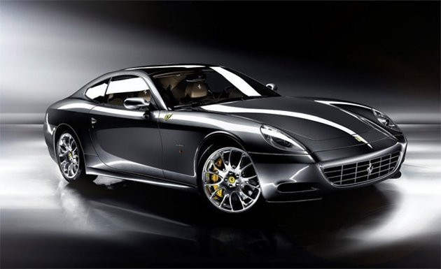 Những đường gân lộn xộn trên mui xe, đuôi xe tẻ nhạt cùng hông xe bị võng khiến Ferrari 612 Scaglietti (2004-2011)trở thành mẫu xe đáng thất vọng ngay khi vừa ra mắt.