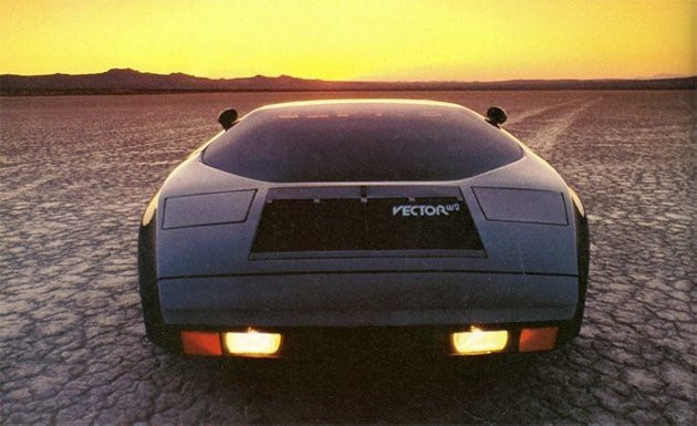 Vector W2 (1980) khiến người lái “hoa mắt” vì bảng điều khiển rắc rối cùng tốc độ không bao giờ đạt mức nhà sản xuất công bố nên cũng “lọt” vào danh sách siêu xe tệ hại mọi thời đại.