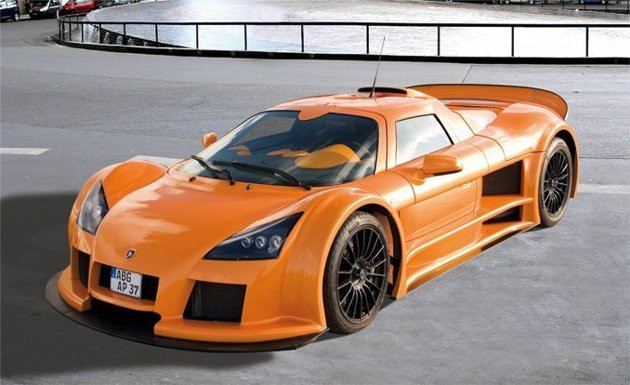 Gumpert Apollo (2005–nay) là mẫu xe thương mại hoàn thành một vòng đua Nurburgring nhanh nhất thế giới, nhưng vẫn là mẫu xe tệ do thiết kế khá cẩu thả và nội thất nhàm chán.