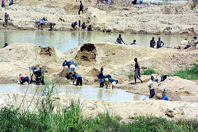 Tại Freetown, Sierra Leone, châu Phi, ngành thương mại kim cương là “nhà tài trợ” cho cuộc nội chiến và khủng bố nên chúng được gọi là “kim cương máu”.