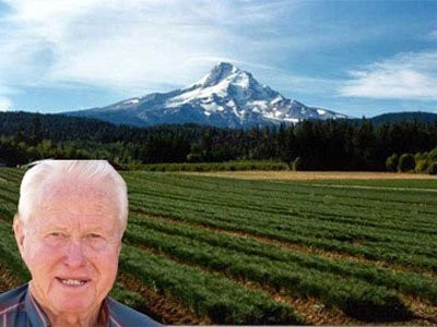 Là địa chủ lớn nhất của California, Red Emmerson hiện đang là là "ông hoàng" ngự trị trên vùng đất rộng lớn tới 1,86 triệu mẫu (7527,15 km²).