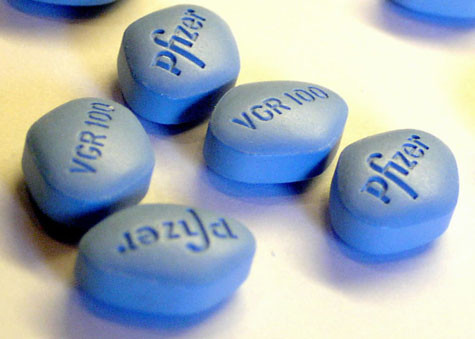 Vào năm 1992, thuốc sildenafil được thử nghiệm lâm sàng trên những người đàn ông ở độ tuổi 30 mắc chứng đau thắt ngực hoặc bệnh tim nhưng các bác sĩ lại nhanh chóng nhận ra hiệu quả cương cứng thú vị của nó. Sau đó, loại chất này đã được sử dụng để sản xuất Viagra.