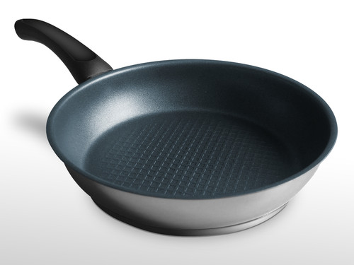 Ngày nay, teflon được sử dụng rộng rãi trong các sản phẩm gia dụng với hiệu quả chống dính tuyệt vời. Tuy nhiên, trước đây, nó được các quan chức quốc phòng sử dụng trong cầu chì và đạn pháo.