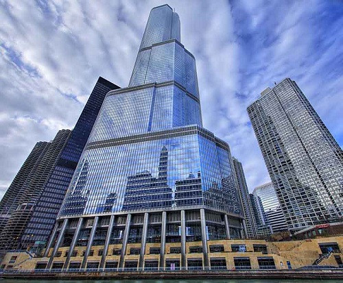 Hoàn thành năm 2009, Trump International Hotel & Tower, Hoa Kỳ có chiều cao là 340,1 m.