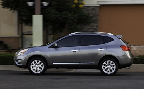 56,9% chị em đã tin tưởng và chọn mua Nissan Rogue. Động cơ 2,5 lít bốn xi-lanh, 170 mã lực và mô-men xoắn được đánh giá là rất thích hợp với những phụ nữ cá tính.