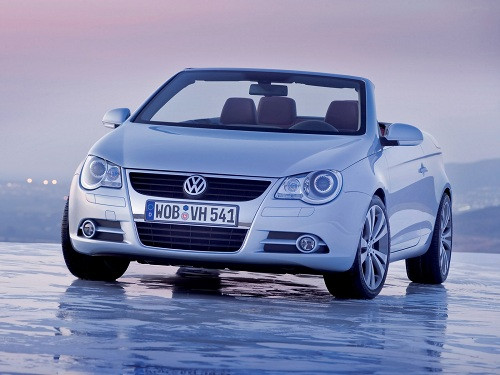 Volkswagon Eos mang lại cho các chị em cảm giác tự tin khi lái xe. Vì vậy, 56,4% số xe đã được mua bởi các quý bà, quý cô.