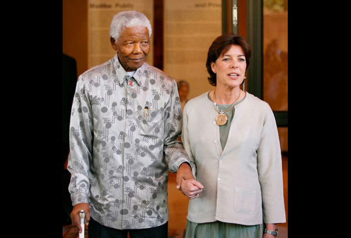 Công chúa Caroline của Monaco và cố Tổng thống Nelson Mandela tại Quỹ Nelson Mandela ở Johannesburg, Nam Phi vào năm 2007.