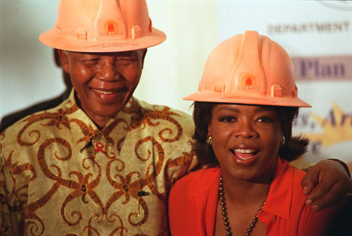 Cố Tổng thống Nelson Mandela và Nữ hoàng truyền thông Oprah Winfrey.
